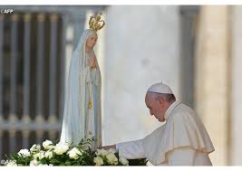 Resultado de imagem para imagens de fatima terço iluminado esta noite