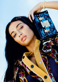 Kristen Noel Crawley: ícone de estilo, musa da beleza, designer e  empreendedora