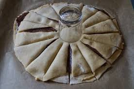 Aprire i due rotoli di pasta sfoglia rotondi. Stella Di Pasta Sfoglia Con Nutella Ricettasprint It