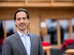 Kein wunder, daß es als historisches todeshemd angepriesen wird. Aurelio Lech Teuerste Skihotel Der Welt Pfefferkorn The Frequent Traveller