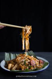 Even though this dish looks very easy, but it is in fact a very difficult dish to master. Penang Char Kway Teow Stir Fried Flat Rice Noodles
