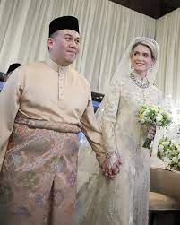 Sumber video dan gambar:instagram louise johansson (ljo_)sumber audio:yt whitesand Istiadat Perkahwinan Ytm Tengku Mahkota Dr Tengku Muhammad Fa Iz Petra Che Puan Sofie Louise Johansson Disambut Meriah Nona