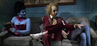 Michael keaton's graphic suit in tim burton's beetlejuice. Tim Burton Zelebriert In Beetlejuice Den Morbiden Spass Am Tod