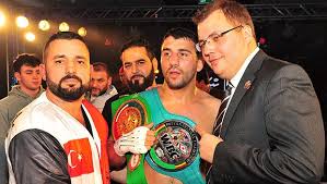 Robot lakaplı sivaslı avni yıldırım, eski şampiyon dirrell'in karşısına çıkacak. Avni Yildirim Vs Derek Edwards On March 3rd In Germany Boxing News
