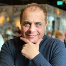 Cuando la competencia recommienda un Libro a otro Propietario de  Restaurantes y le Ayuda en su Camino de Exito. Que se contagien los  Conceptos Positivos! Estamos entrando en una era de Colaboración