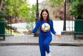 La joie de megan rapinoe après son deuxième but contre l'équipe de france, le 28 juin 2019 au parc des princes. Coupe Du Monde Feminine Et La Chanteuse Choisie Pour La Ceremonie D Ouverture Est