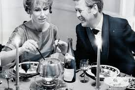 The Best Fondue Pots On Amazon According To Hyperenthusiastic Reviewers Fondue Chocolate Fountains Pot