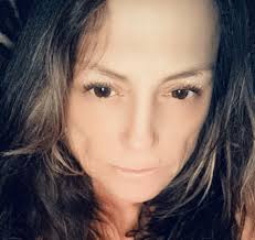 Lori Lepine's Instagram, Twitter & Facebook