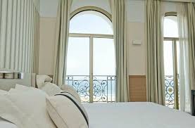 Bathrooms include bathtubs or showers, bidets, complimentary toiletries, and hair dryers. Habitacion Con Vistas Al Mar Bild Von Gran Hotel Sardinero Santander Tripadvisor