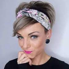 Pin Von Claudie Auf Short Hair Pixie Frisur Haarschnitt Frisuren Mit Bandana