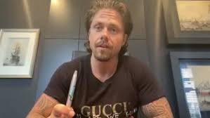 Monique westenberg (43) geeft voor het eerst sinds de veelbesproken breuk met haar verloofde andré hazes (27) een interview. Monique Westenberg Linda Nl