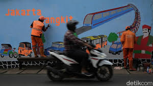 Jun 22, 2021 · petugas suku dinas kehutanan ciracas saat membersihkan taman di jalan raya bogor, jakarta, selasa (22/6/2021). Warna Warni Mural Sambut Hut Dki Jakarta Ke 494