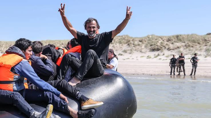 Surge team' tackling mega-dinghies don't have power to enter water
