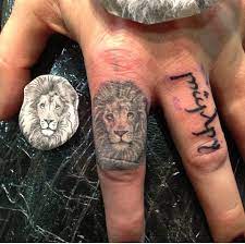 Pin By Jenny Salaz On Proyectos Que Intentar Men Finger Tattoos Finger Tattoo Designs Animal Tattoos For Women