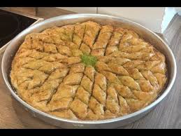 Cevizli Ev Baklavasinin Tarifi Tereyagli Enfes Bir Lezzet Hatice Mazi Youtube Turkish Desserts Baklava Food