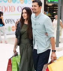 Veerediwedding Pulls A Big Surprise Packs A Fantastic Total In Its Opening Weekend North Circuits In Par Bollywood Celebrities Gowns Of Elegance Fashion