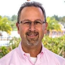 Lynn Ayres's Instagram, Twitter & Facebook