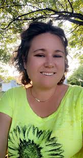 Danielle Eads's Instagram, Twitter & Facebook