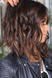 Le Carre Avec Waves Coupes Cheveux Mi Longs Degrades Cheveux Bruns Coupe De Cheveux