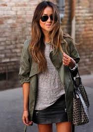 Comment Bien Porter Le Kaki En Ete Veste Kaki Tenue Jupe Kaki