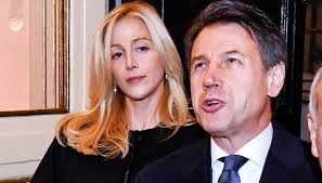 A law professor with no political experience was sworn in as prime minister of italy on friday. Olivia Paladino Eta Altezza E Carriera Della Compagna Di Conte