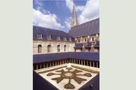 L Abbaye De Montivilliers L Abbaye Et Son Cloitre Abbaye Cloitre Montivilliers