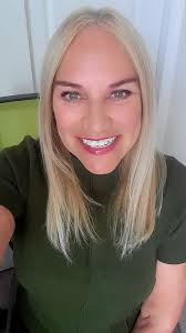 Editing picture to solid color background?