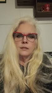 Loretta Mccloud's Instagram, Twitter & Facebook