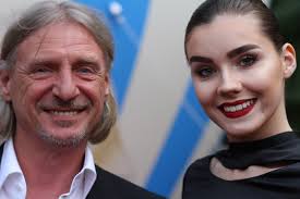 Medienunternehmer frank otto ist 59 jahre alt, model nathalie volk gerade 20. Datei Frank Otto Nathalie Volk 34308970513 Jpg Wikipedia