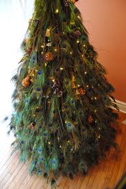 Want something snazzy for your christmas table? Handmade Peacock Christmas Tree By Maretdesigns Took 20 Hr To Make By Hand Used 400 Peacock Feathers Peacock Christmas Peacock Christmas Tree Diy Xmas Decor