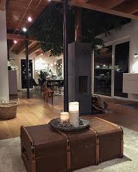 Hund Mit Knochen Im Anmarsch Solebich Germaninteriorbloggers Koffertruhe Uberseekoffer Wohnzimmer Sweet Home Interior Home