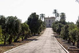 Sanlúcar de barrameda es una ciudad y un municipio español situado en la provincia de cádiz, en la comunidad autónoma de andalucía.asentada en la margen izquierda del estuario del río guadalquivir, frente al parque nacional y natural de doñana, dista 23 km de jerez de la frontera, 50 km de la capital de provincia, cádiz, y 96 km de la capital autonómica, sevilla. La Boda De Ortega Cano Y Ana Maria Aldon Donde Como Y Cuanto