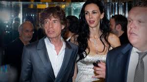 Scopri ricette, idee per la casa, consigli di stile e altre idee da provare. L Wren Scott Selbstmord Bestatigt Freundin Von Mick Jagger Hat Sich Erhangt Augsburger Allgemeine