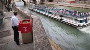 Junge maklerin gibt alles beim hausherrn. Uritrottoir In Paris Durfen Manner Jetzt Auf Dem Gehweg Urinieren Stern De