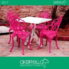 bahcemobilyasi bahcemobilyalari kare tek ayakli metal dokum masa ve pembe dis mekan aluminyum dokum sandalyeler bahce mobilyalari sandalye mobilya renkler