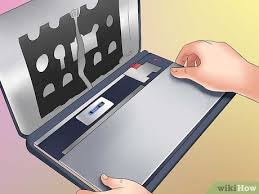 Zur reinigung solltest du beispielsweise einen milden kunststoffreiniger verwenden. Den Bildschirm Eines Laptops Ausbauen 8 Schritte Mit Bildern Wikihow