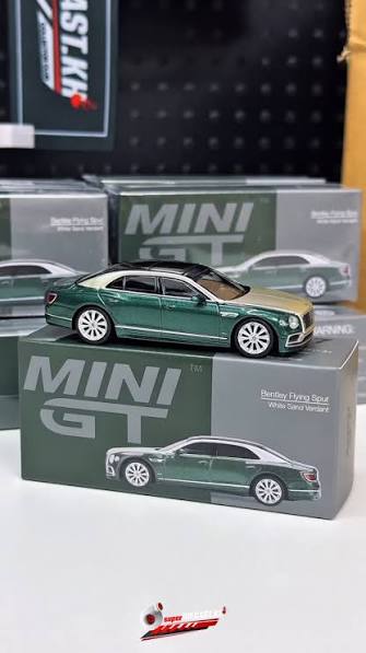 Mô hình Bentley trong tủ kính.