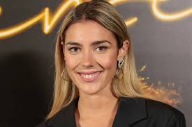 Anna Padilla recibe feroces críticas tras explicar por qué sigue  formándose: "Las redes sociales están haciendo mucho daño"