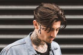 This hairstyle gives a charming and stylish look and is suitable for men who like long hair. Modern Curtain Haircuts For Men 2021