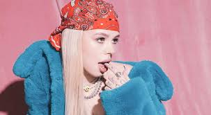 Купите книгу хайп в instagram: Serezno Instasamka Beret Dengi Za Foto S Nej Popcake