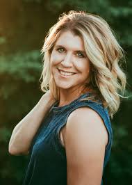 🎓CLASS OF 2025!! 🎓Hats off to you! You did it!! Commemorate this once in  a life time moment with beautiful photos to treasure forever! Message me to  schedule for Prom, Senior Sessions