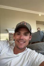 BIG NEWS! ✍🏽 I just signed my new contract with The Young and the Restless  through 2026! 🙌🏽 To all my REAL ones who've supported me from the start  this one's for