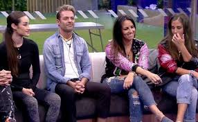 Personajes famosos divididos en dos grupos, una casa con una parte confortable y otra con un equipamiento más austero. Gh Vip 7 Primer Edredoning Oficial De La Casa