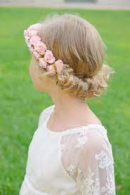 La Tenue Des Enfants D Honneur Les Petits Inclassables Coiffure Fillette Mariage Coiffure Mariage Enfant Coiffure Demoiselle D Honneur