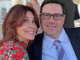 Local scholarship assistance for college applications