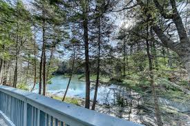 , a dome fossil was first seen chasing hawes , as he claimed it to be doing, but was later seen safely placed in a display case. The Dome Haus Ferienhaus Boothbay