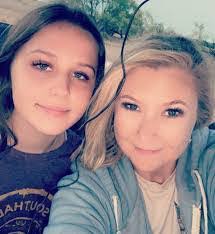 Jana Tipton's Instagram, Twitter & Facebook