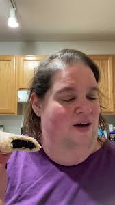 Go get you that blueberry 🫐 pie 🥧 , Filling had a little tartness where  most of the sweet came from the light icing🧁, #hostesthrowback