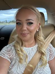 I had my wedding makeup trail today and I cannot recommend Makeup looks by  Samara enough 👰🏽 I asked for glamour and boy did she deliver!! 💋 After a  failed wedding make