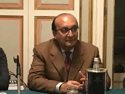 Luigi vitali è il senatore di forza italia che mercoledì sera aveva annunciato il passaggio ai responsabili europeisti, salvo poi ripensarci in men che non si dica. Cambio Vertice Della Questura E Prefettura Di Brindisi I Ringraziamenti Del Senatore Luigi Vitali New Pam It Informiamo Brindisi E Provincia